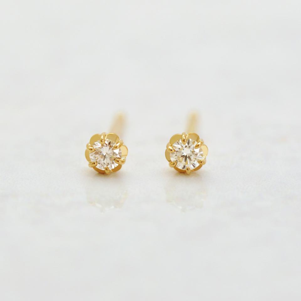 専用です。K18WG ダイヤモンドピアス  0,4ct フープピアス