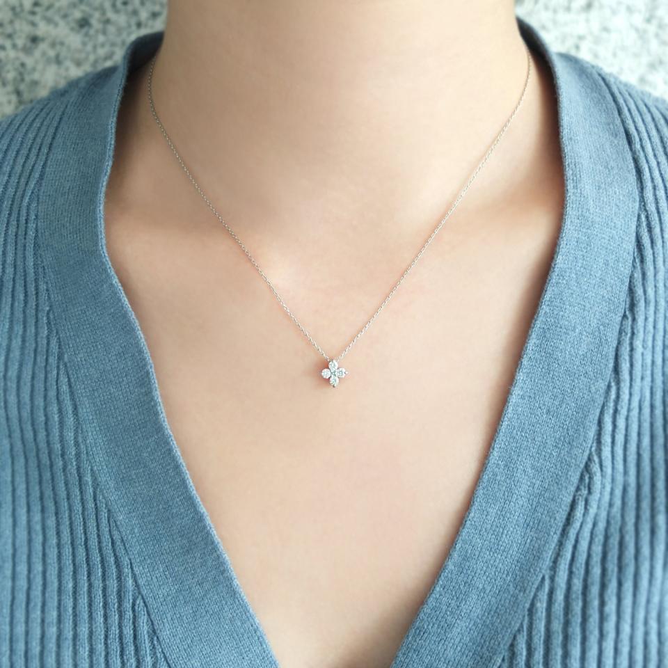 【新品未使用】プラチナ  ダイヤモンド  ネックレス フラワー