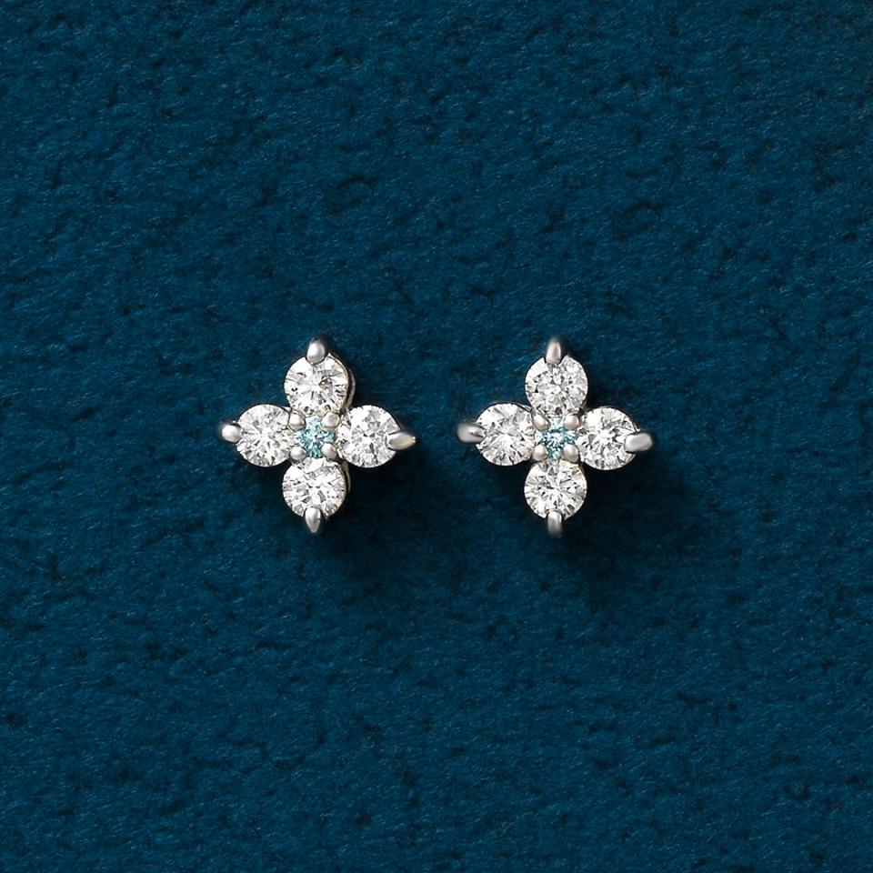 新品】ダイヤモンド ピアス 0.3ct プラチナ フラワーデザイン - ピアス