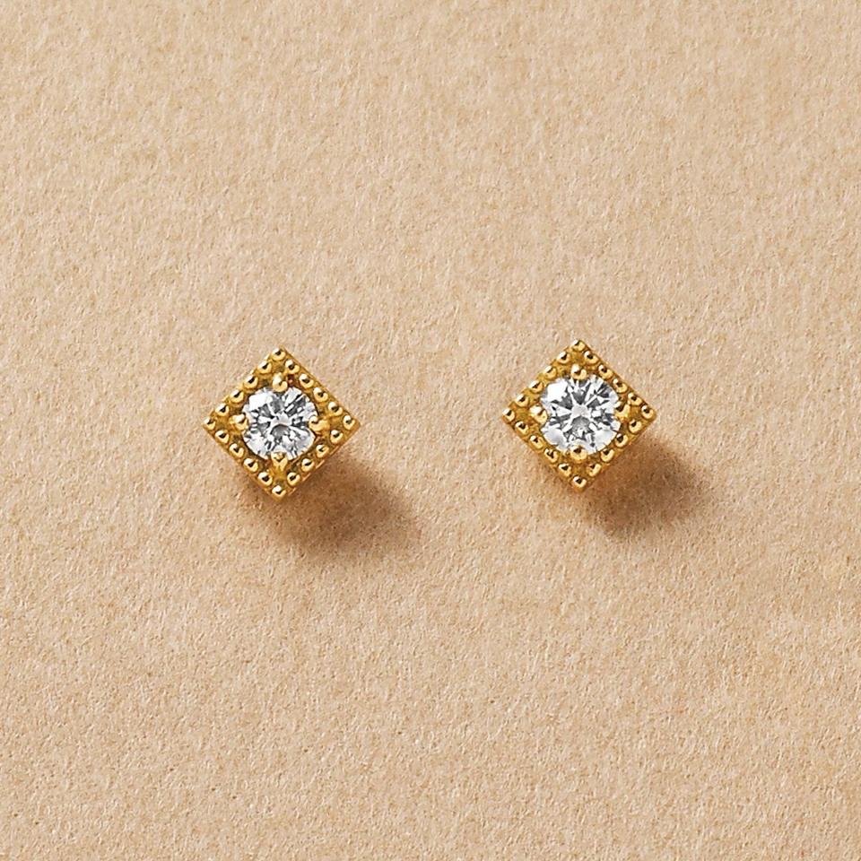 [ セカンドピアス] K18ダイヤモンドピアス　0. 06ct(YG)